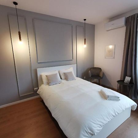 On The River Ultra Central Suites Bucharest Exterior photo
