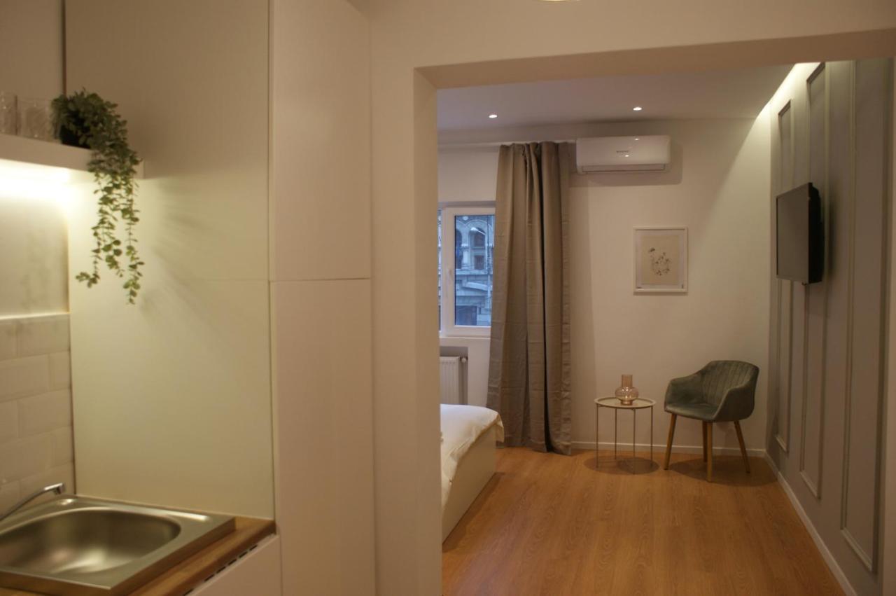 On The River Ultra Central Suites Bucharest Exterior photo