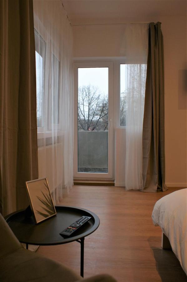 On The River Ultra Central Suites Bucharest Exterior photo