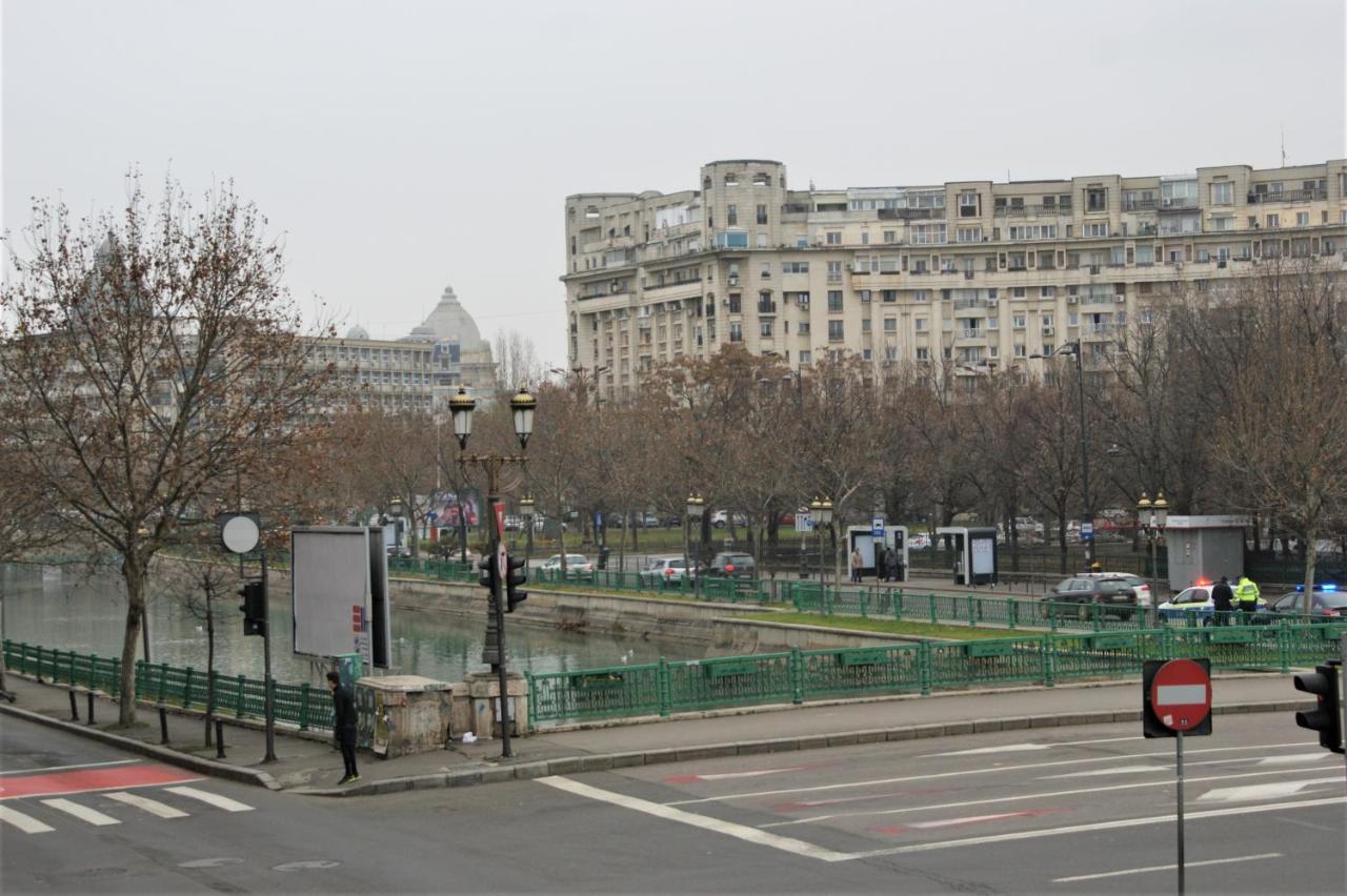 On The River Ultra Central Suites Bucharest Exterior photo