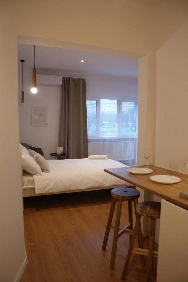 On The River Ultra Central Suites Bucharest Exterior photo