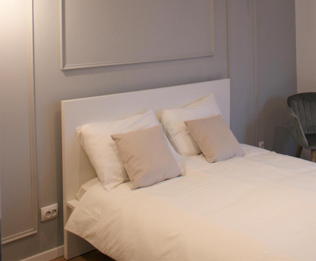 On The River Ultra Central Suites Bucharest Exterior photo