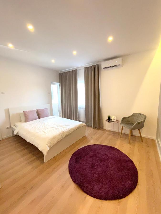 On The River Ultra Central Suites Bucharest Exterior photo