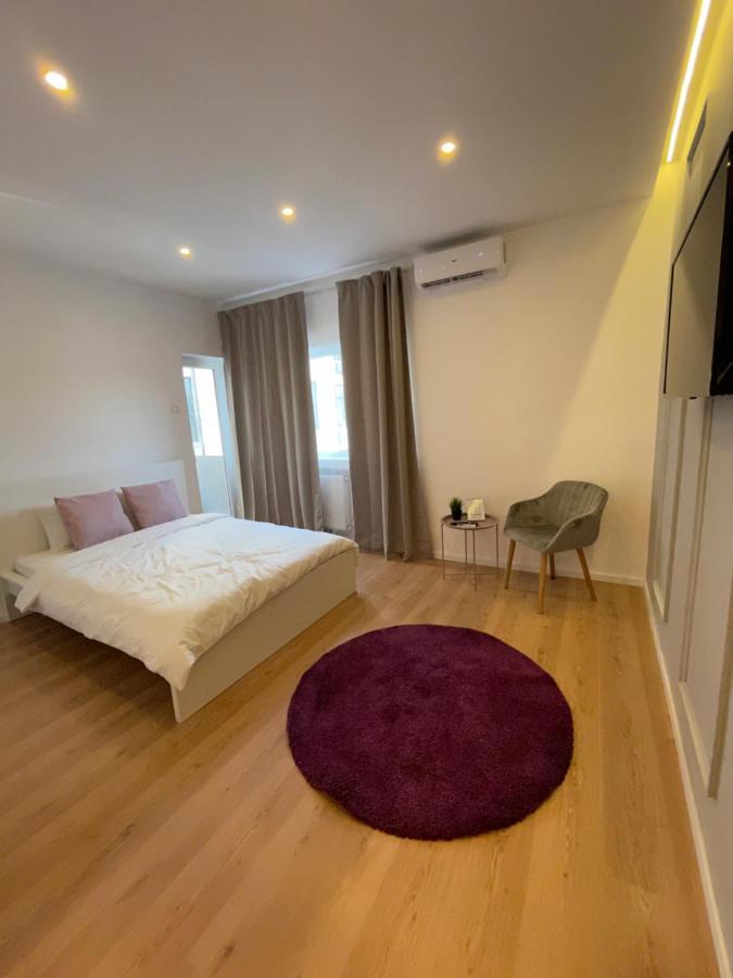 On The River Ultra Central Suites Bucharest Exterior photo
